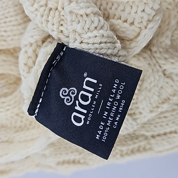 Moy Aran Pocket Scarf - Cream Unisex - Picture 5 of 5